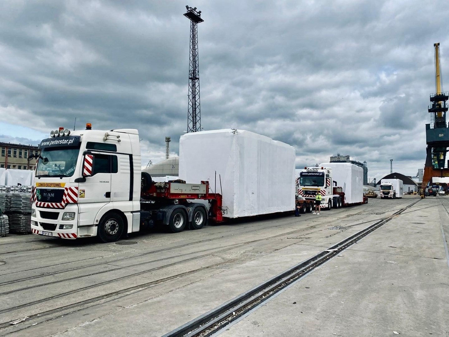 Etap 1: Transport ponadgabarytowy z fabryki do portu