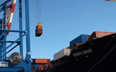 Pierwszy kontenerowiec przez Arktykę wpłynął do Gdańska — co to znaczy dla żeglugi, portu i klimatu?