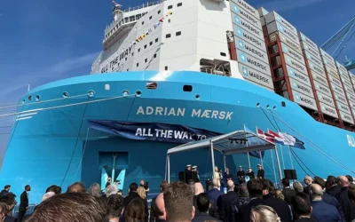 Maersk nadaje nazwę „Adrian Mærsk” statkowi napędzanemu podwójnym paliwem metanolowym w swoim flagowym terminalu Maasvlakte II w Rotterdamie